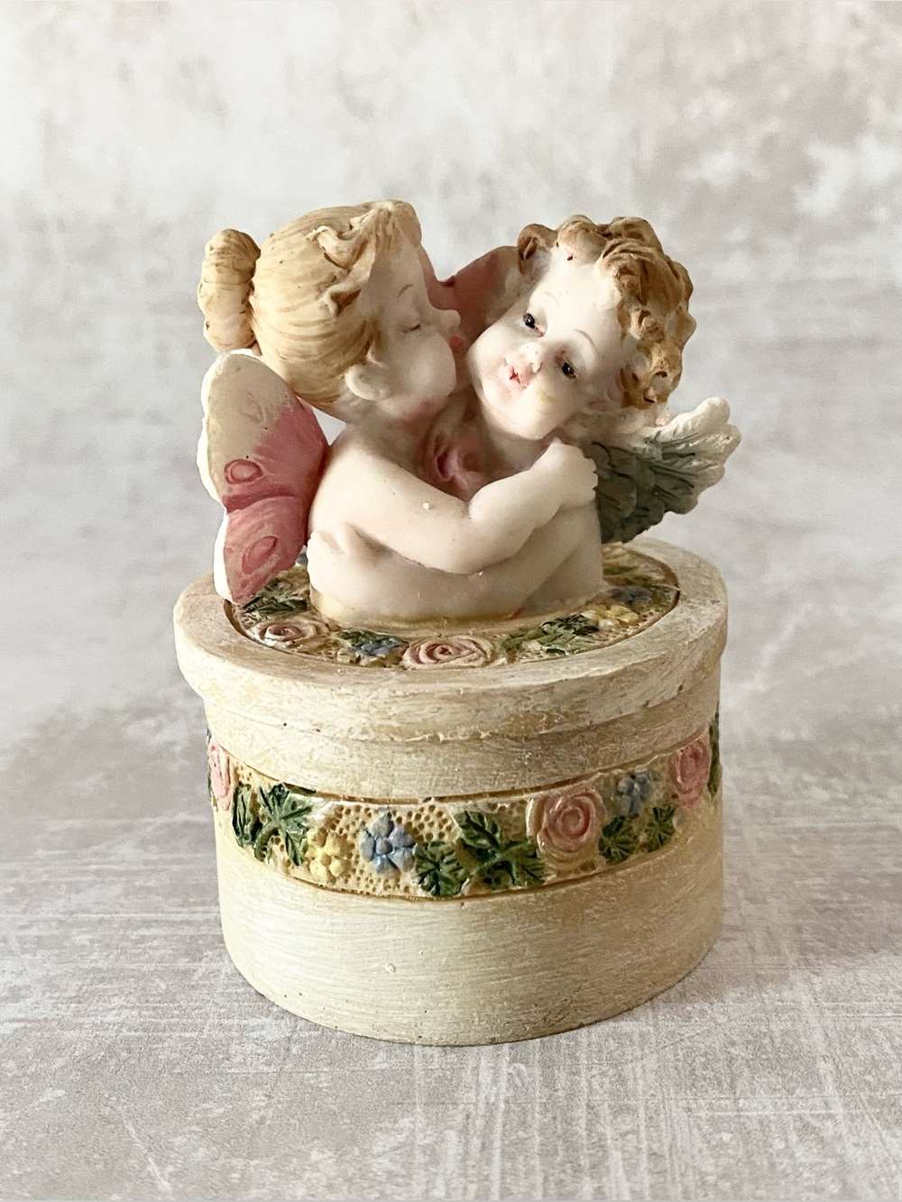 Vintage Resin 2 Angel Winged Cherub Trinket Jewelry Box Round